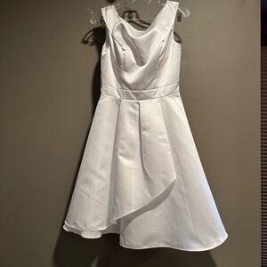 JJs House Elegant White Sleeveless Dress Size 6